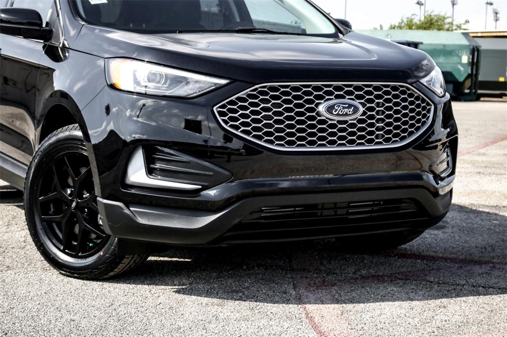 2024 Ford Edge SEL photo 2