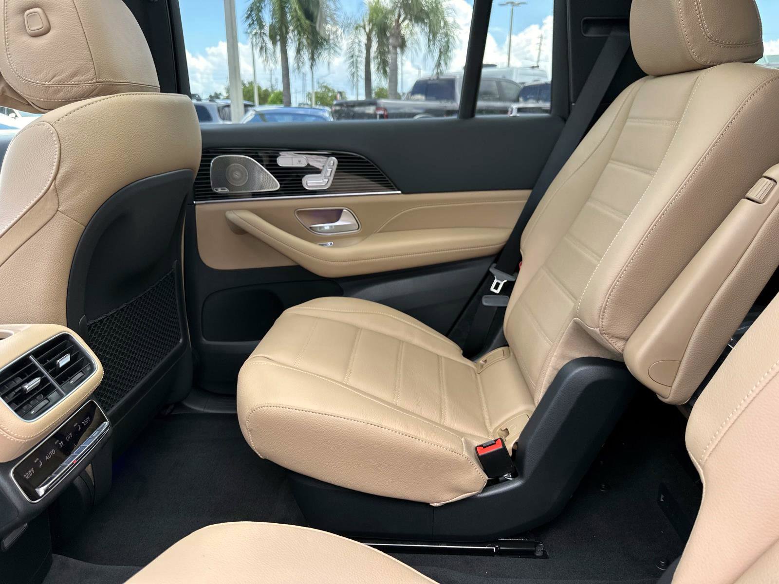 2026 Mercedes Benz GLS 580 4MATIC photo 14