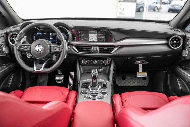 2025 Alfa Romeo Stelvio Sprint Base photo 22