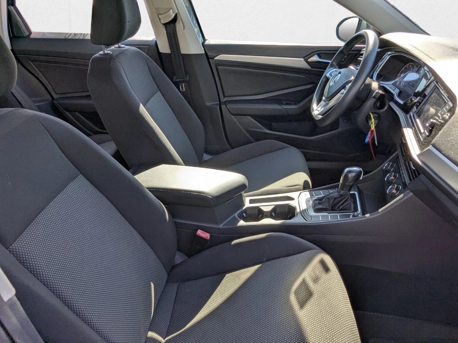 2019 Volkswagen Jetta SE R-Line photo 18