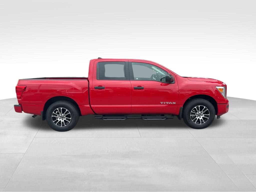 2024 Nissan Titan SV photo 7