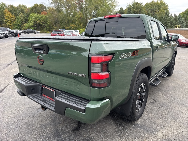2023 Nissan Frontier PRO-4X Crew Cab photo 2