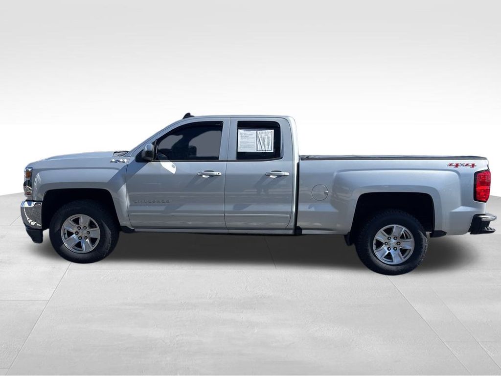 2016 Chevrolet Silverado 1500 LT photo 2