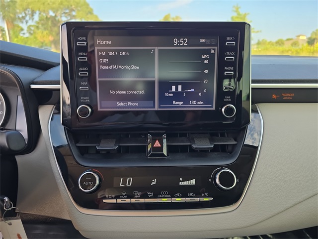 2020 Toyota Corolla LE photo 17