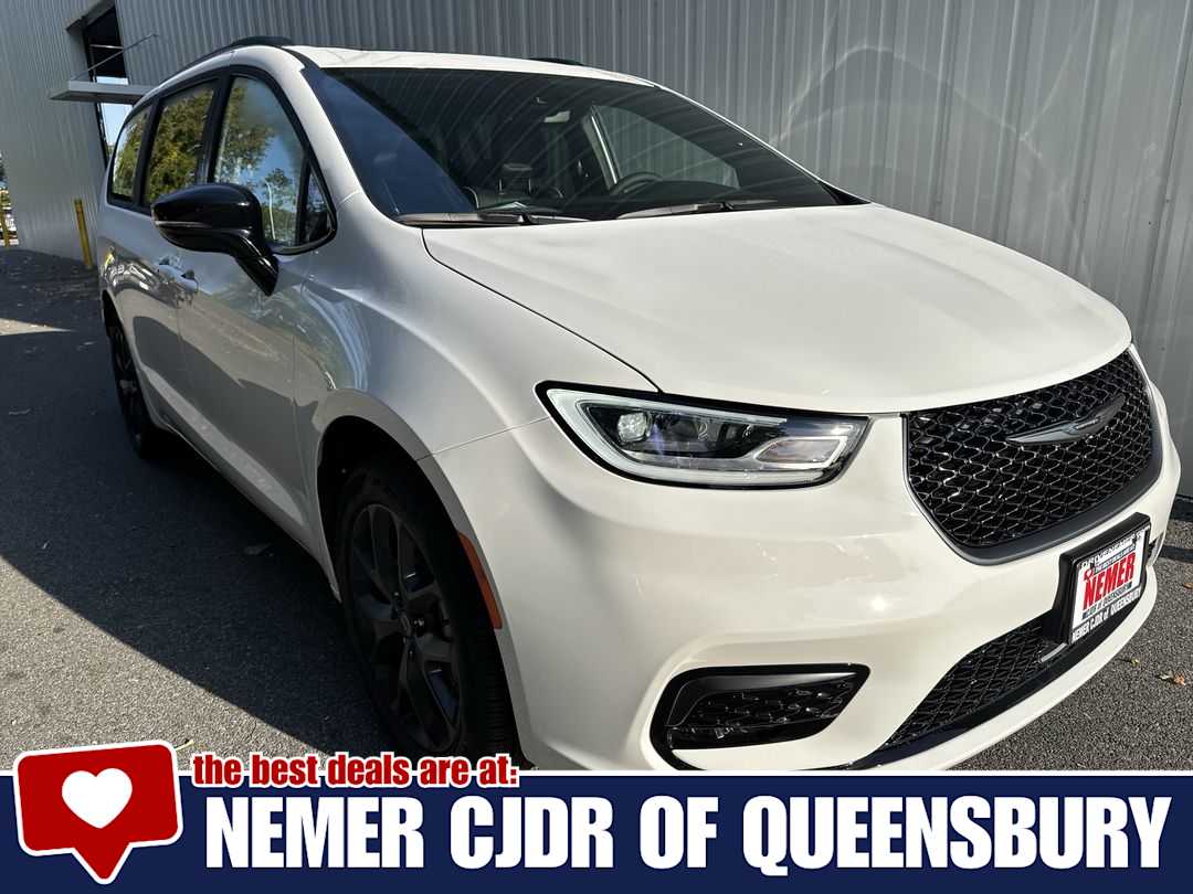 2026 Chrysler Pacifica Limited's photo