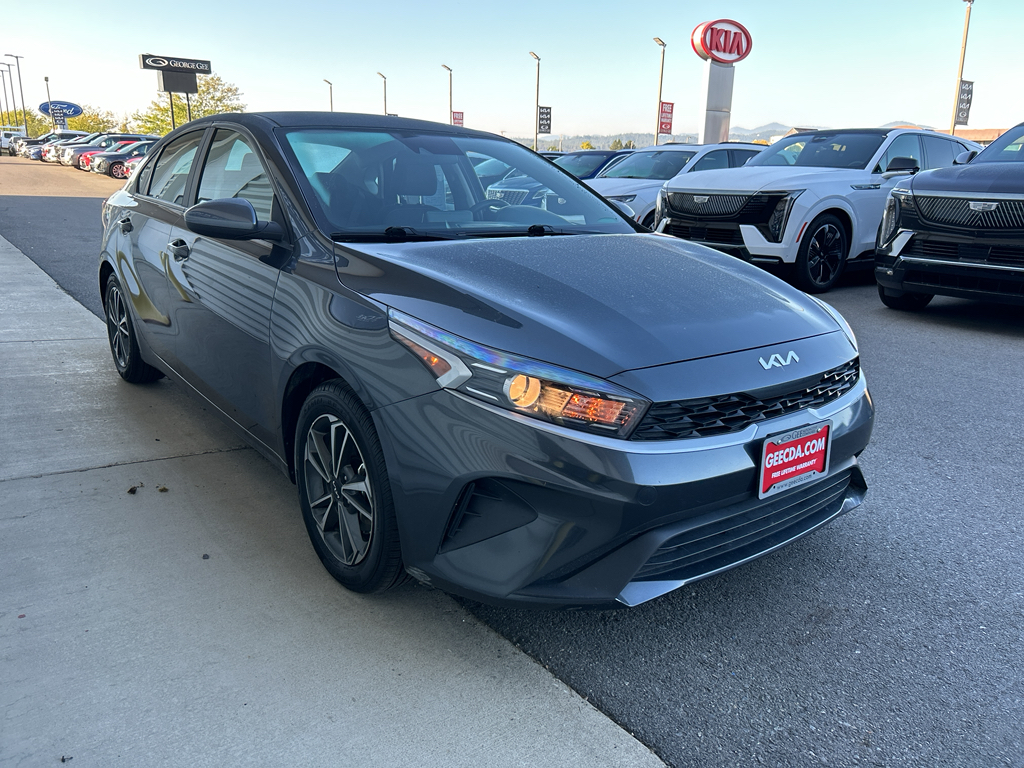 2023 Kia Forte LXS photo 3