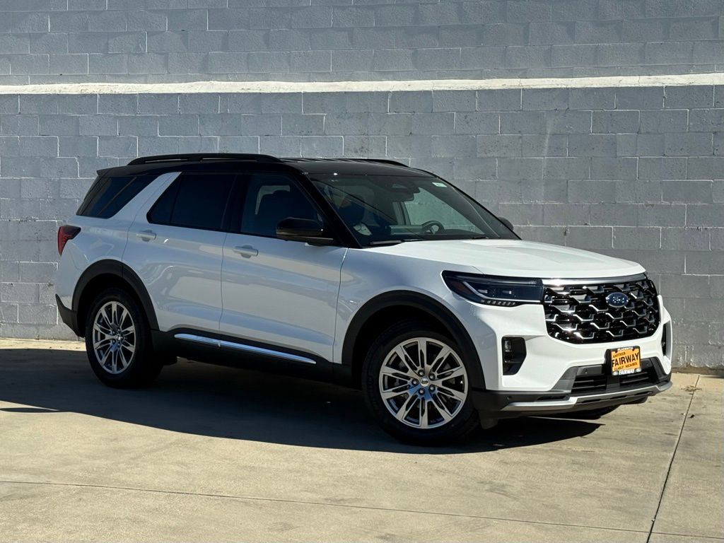 2026 Ford Explorer Platinum's photo