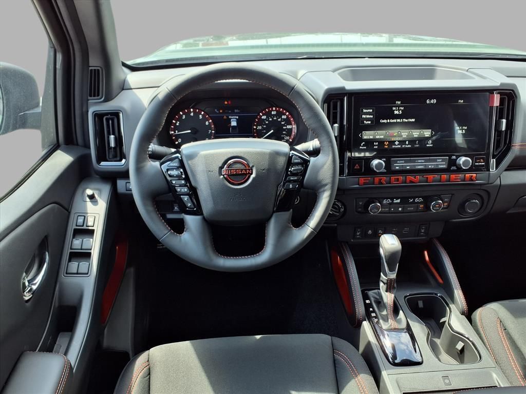 2025 Nissan Frontier PRO-4X photo 4