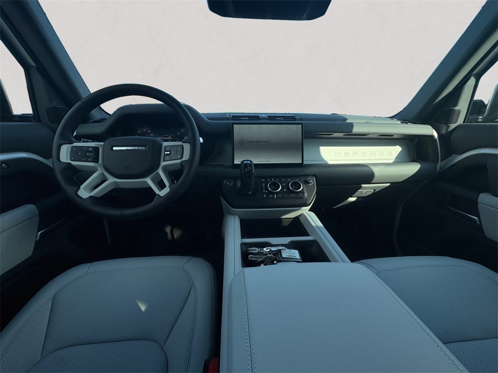 2025 Land Rover Defender 110 X-Dynamic SE photo 9