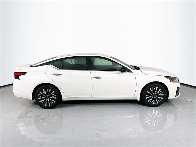 2025 Nissan Altima SV photo 8