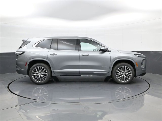 2026 Buick Enclave Avenir photo 2