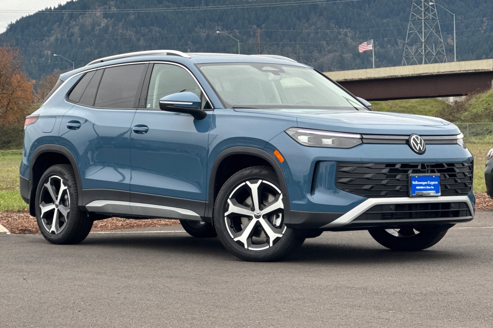 2026 Volkswagen Tiguan SE's photo