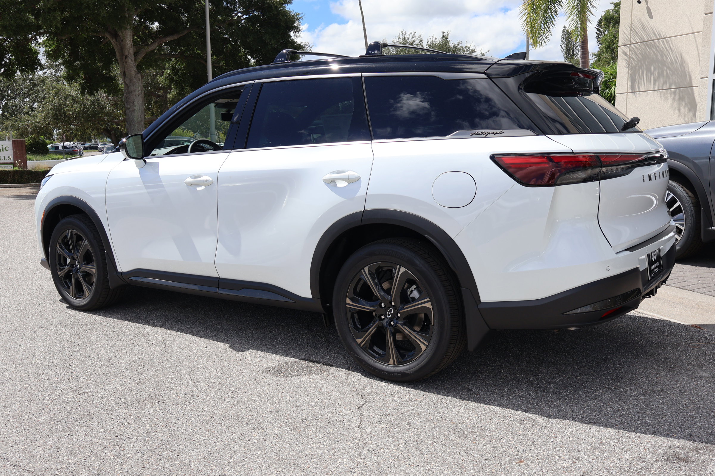 2026 Infiniti QX60 Autograph photo 3