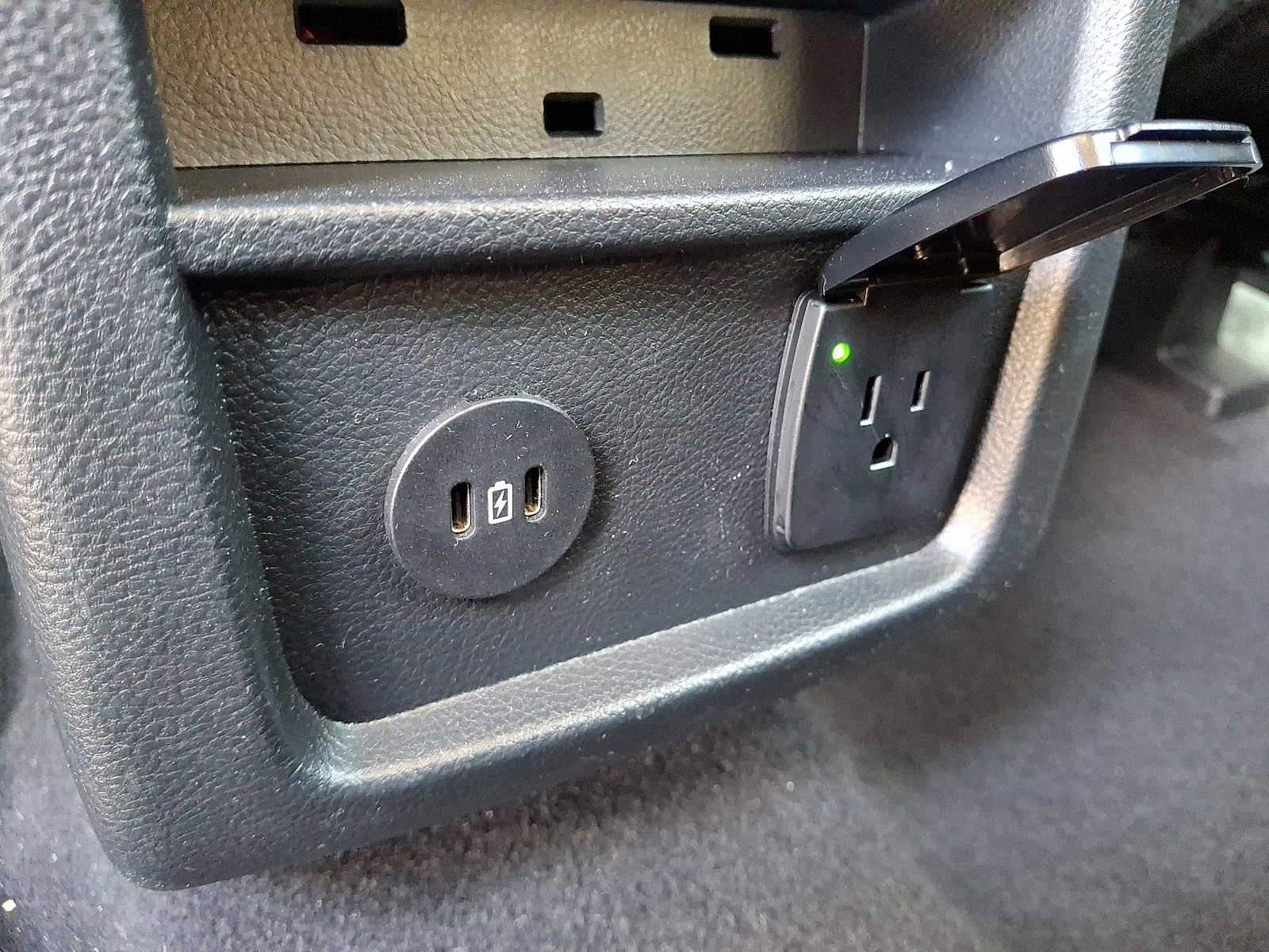 2024 Ford Edge Titanium photo 10