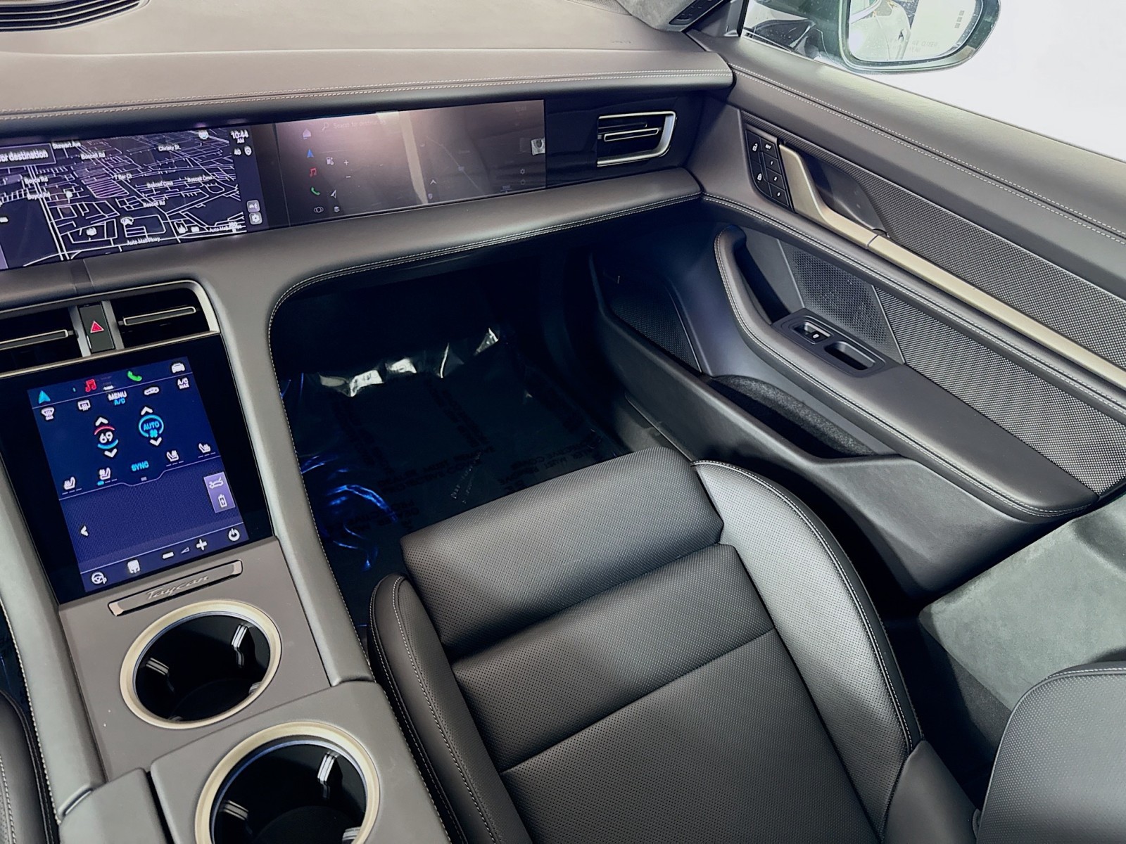 2025 Porsche Taycan Turbo S photo 21