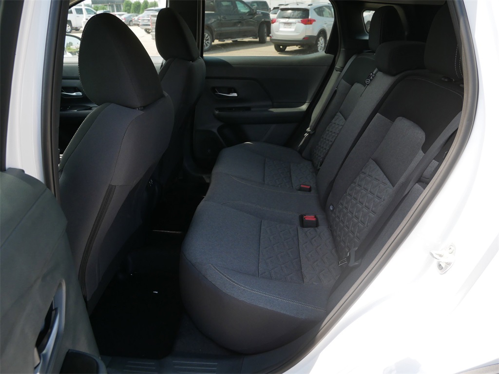 2025 Nissan Kicks SV photo 6