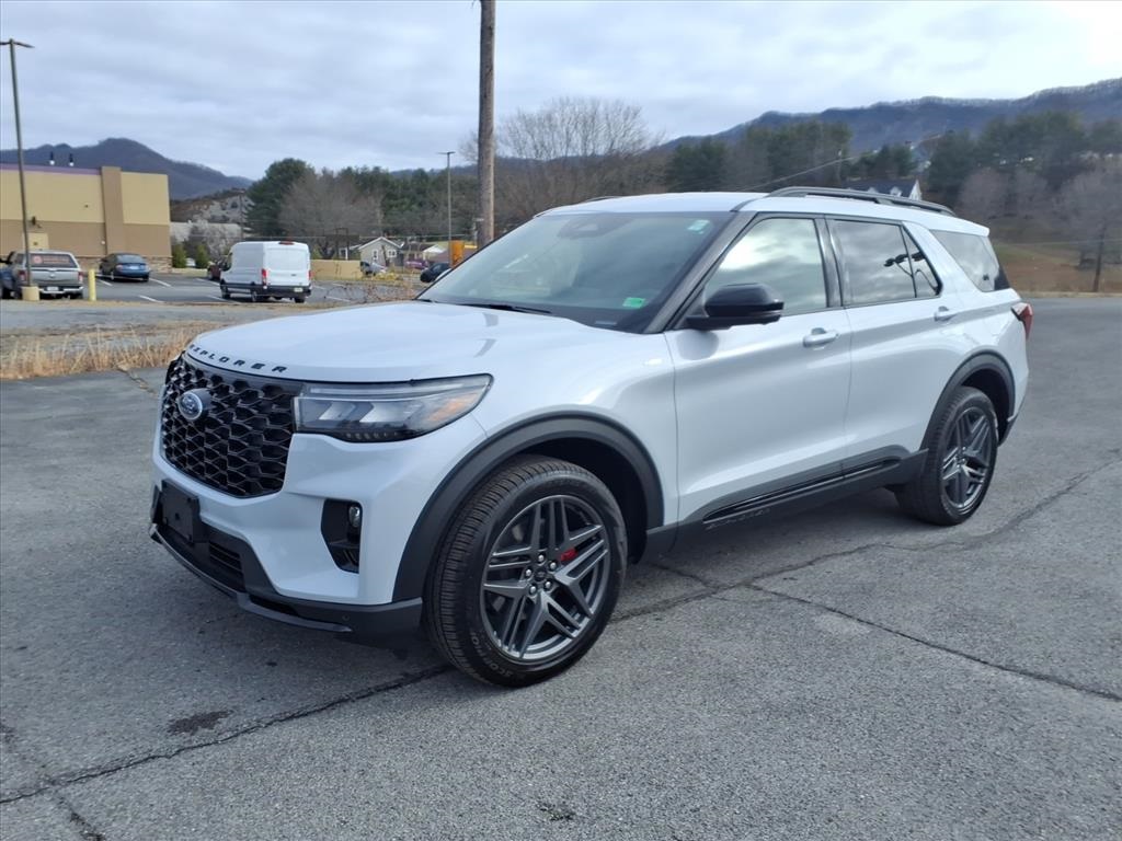 2026 Ford Explorer ST-LINE's photo