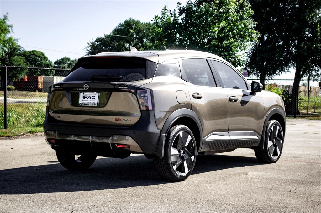 2025 Nissan Kicks SR photo 3