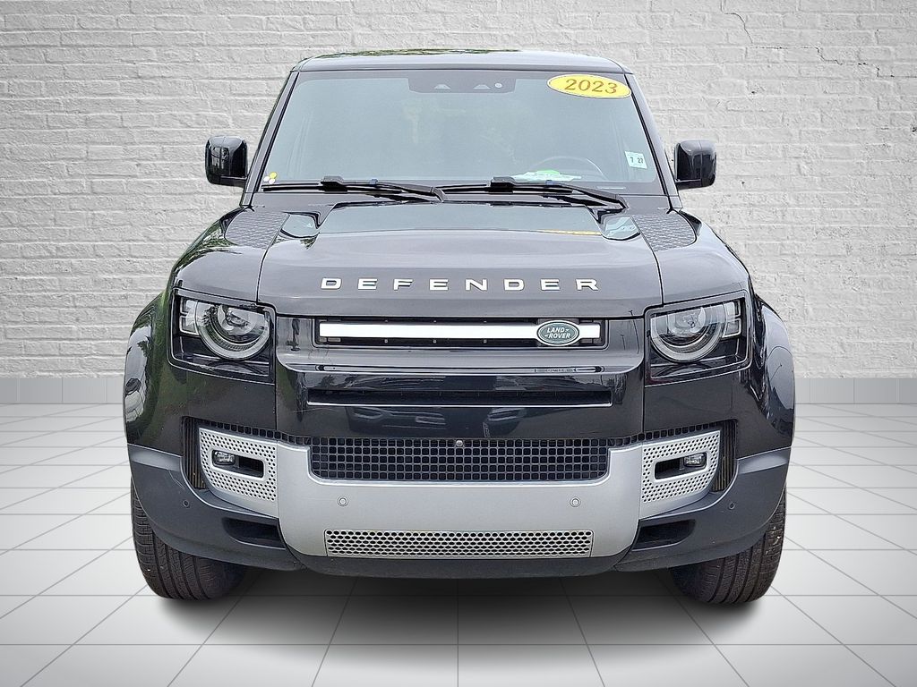 2023 Land Rover Defender 110 S photo 2