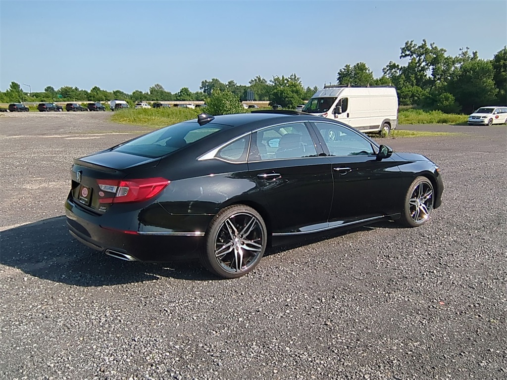 2022 Honda Accord Touring 2.0T photo 3