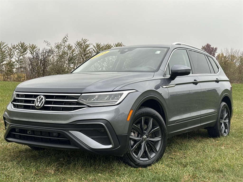 2022 Volkswagen Tiguan SE's photo