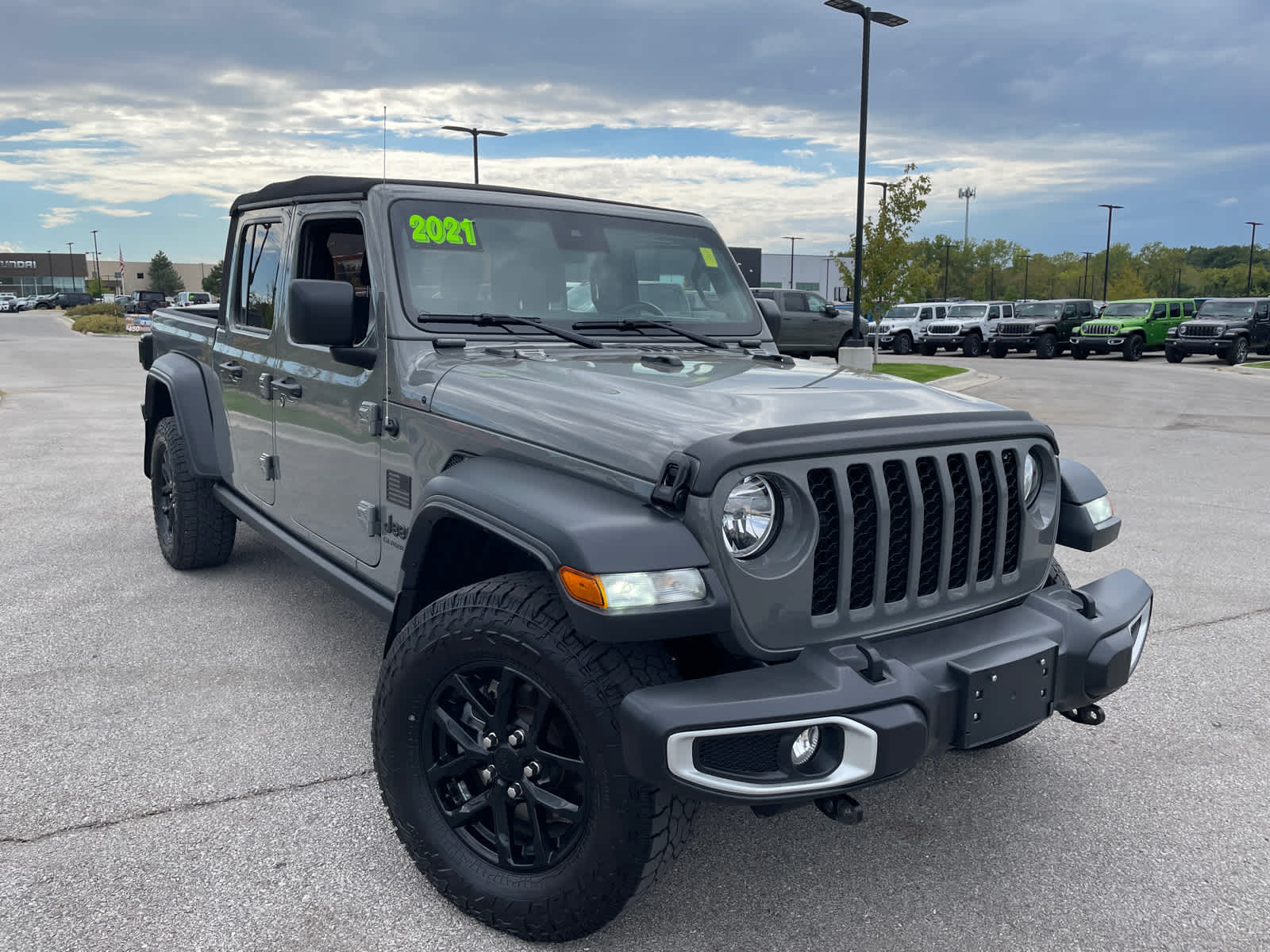 2021 Jeep Gladiator Sport S photo 2