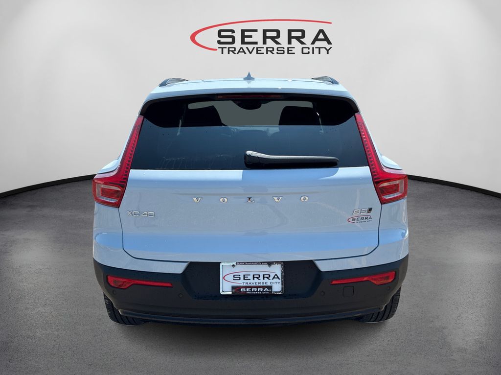 2026 Volvo XC40 AWD Plus photo 6