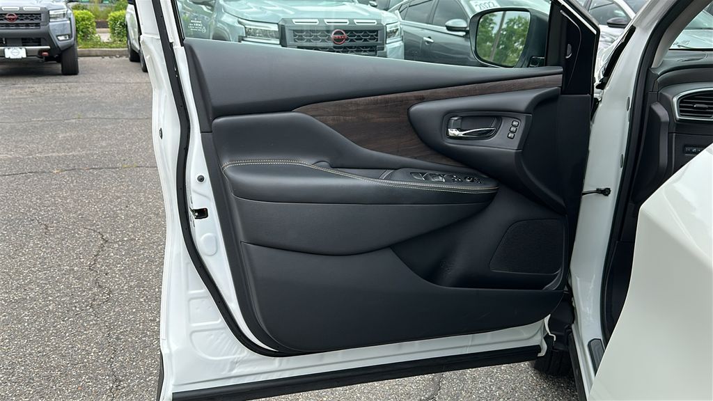 2023 Nissan Murano Platinum photo 9