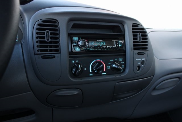 1998 Ford F-150 XLT photo 3
