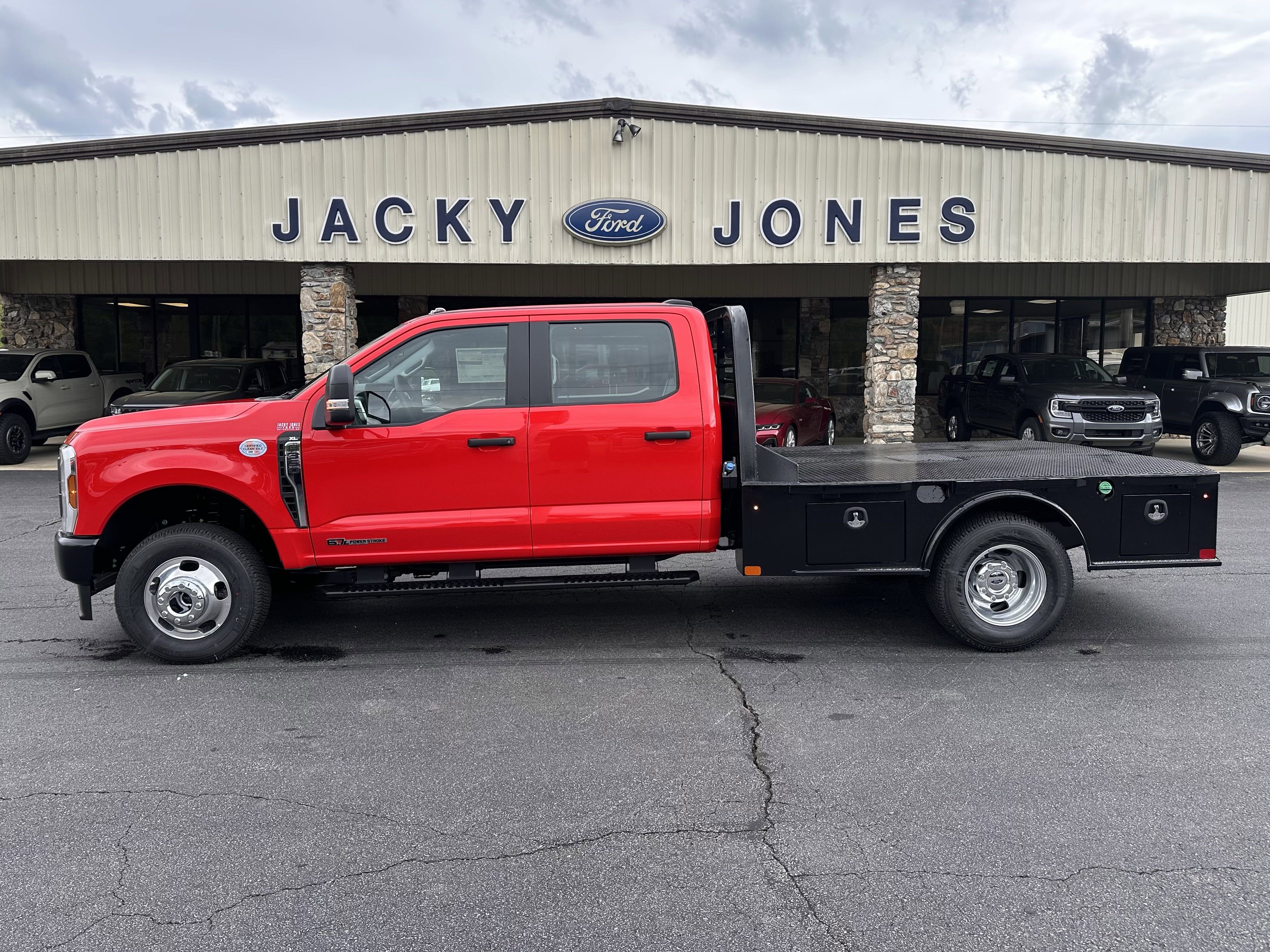 2025 Ford F-350 Super Duty Chassis Cab XL's photo