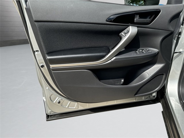 2024 Mitsubishi Eclipse Cross LE Ralliart photo 11