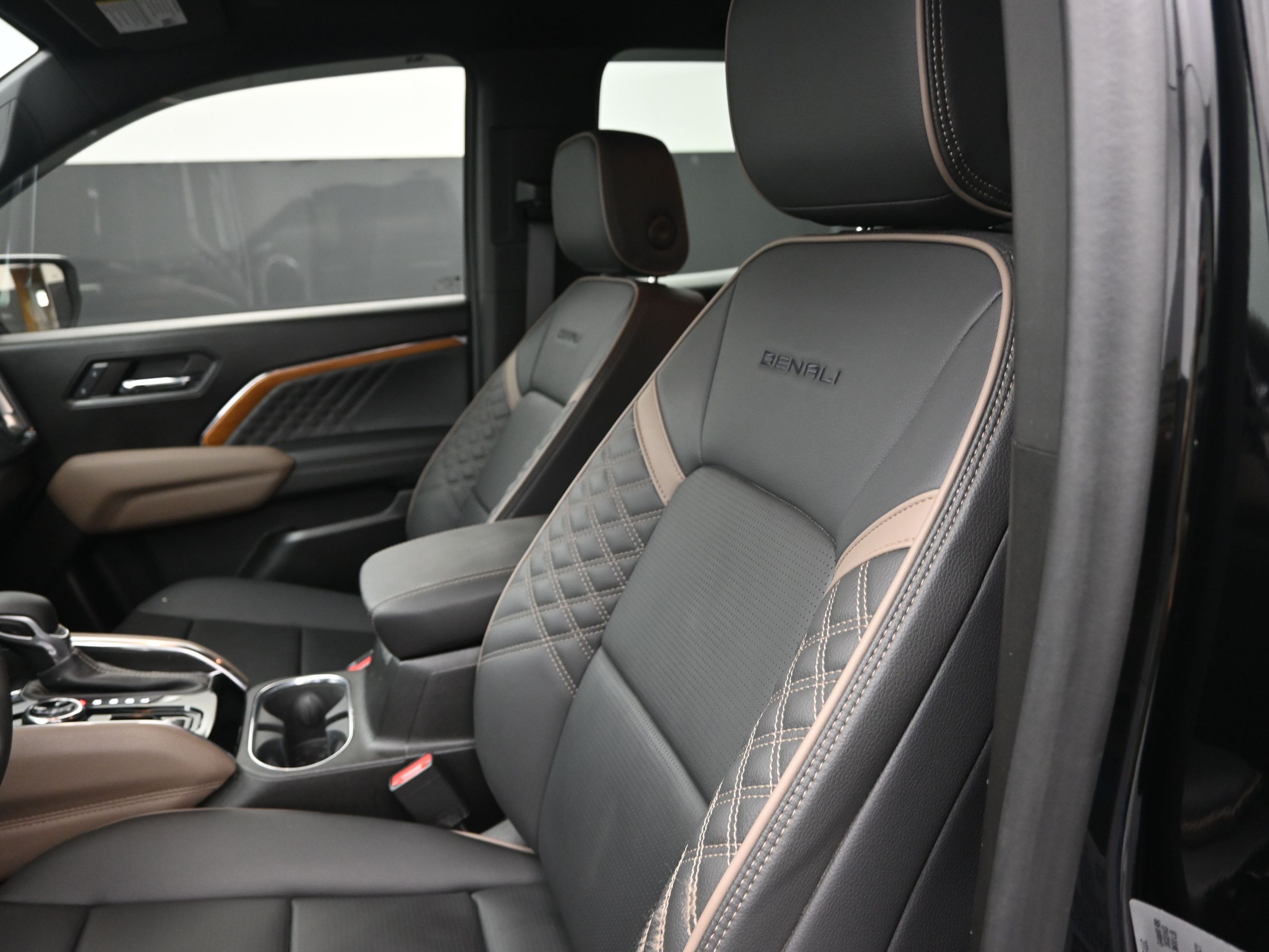 2024 Gmc Canyon Denali photo 7