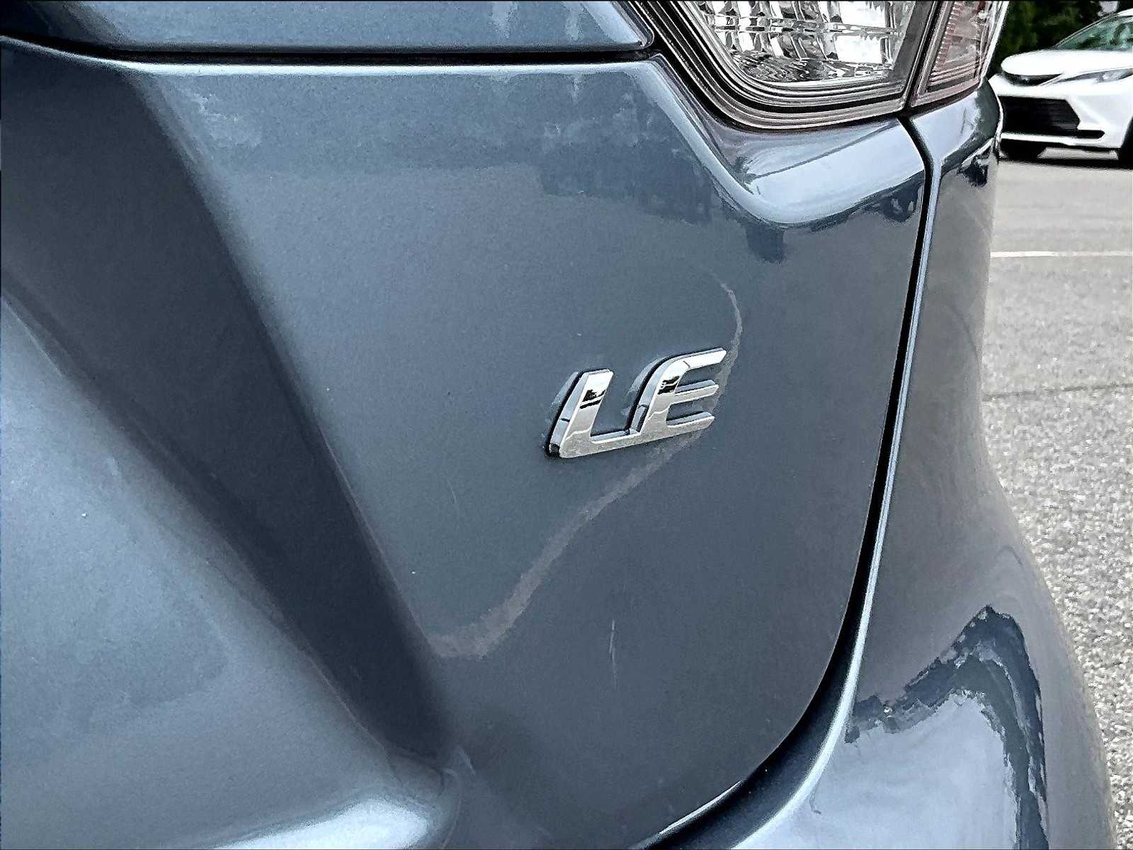 2022 Toyota Corolla LE photo 28