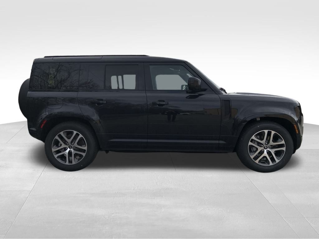 2025 Land Rover Defender 110 X-Dynamic SE photo 4