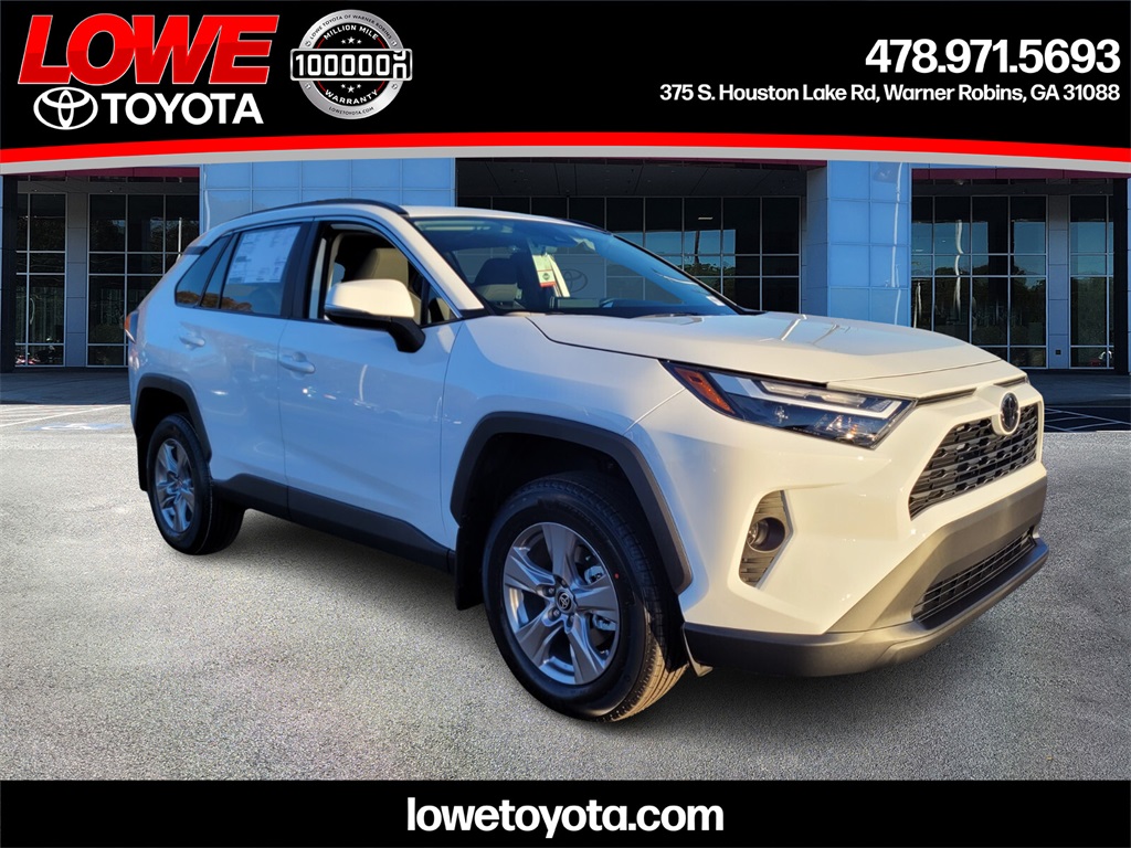 2025 Toyota RAV4 XLE's photo