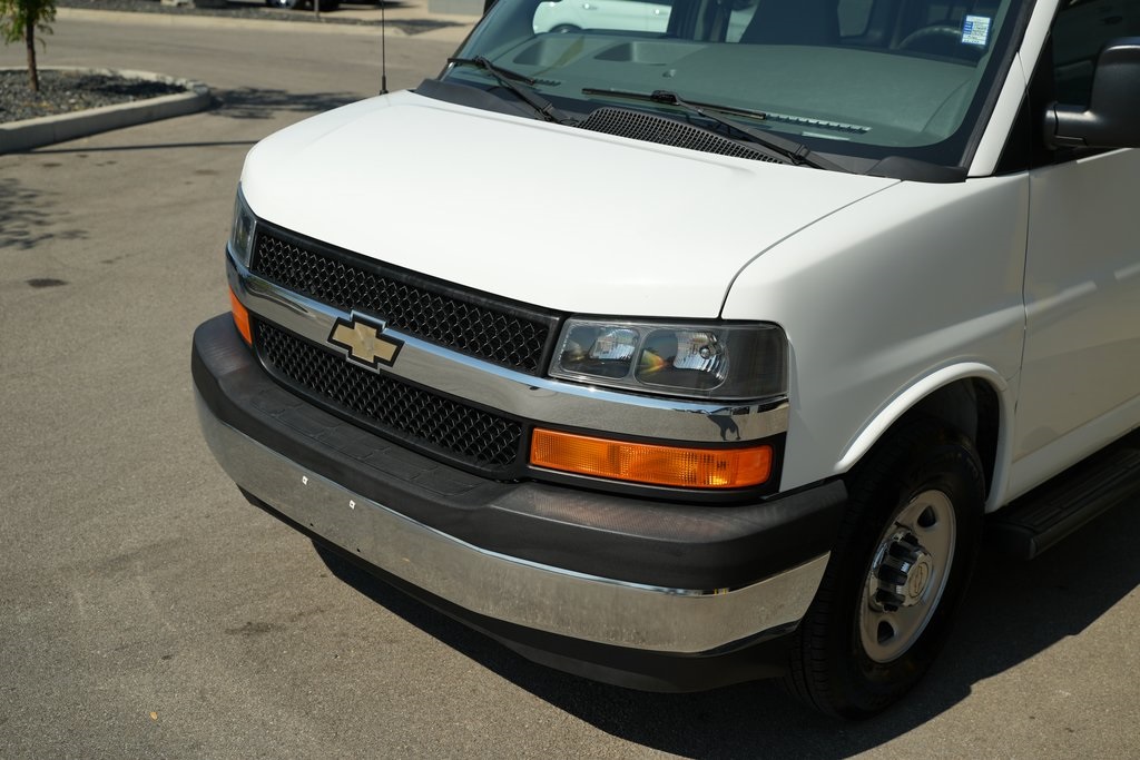 2017 Chevrolet Express 3500 LT photo 3