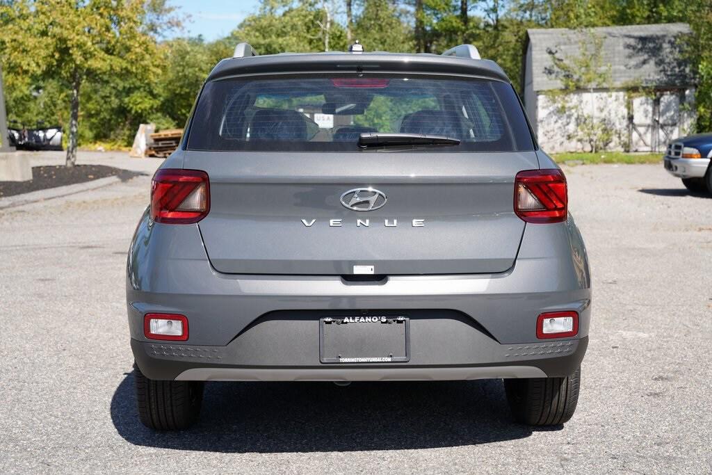 2025 Hyundai Venue SEL photo 6