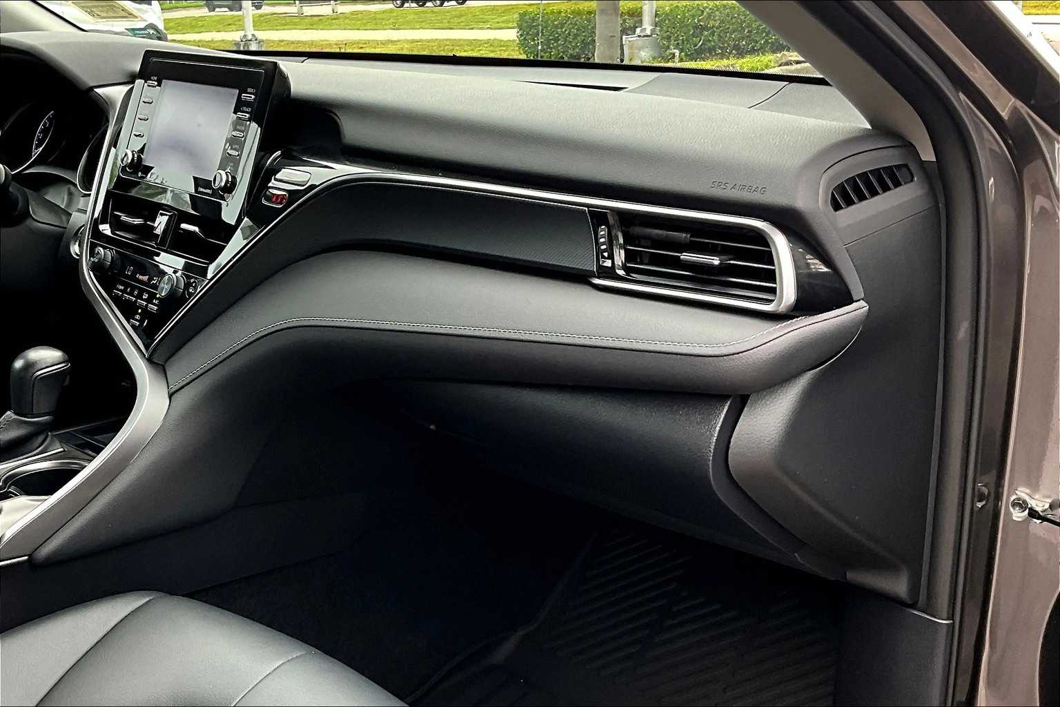 2023 Toyota Camry SE photo 18