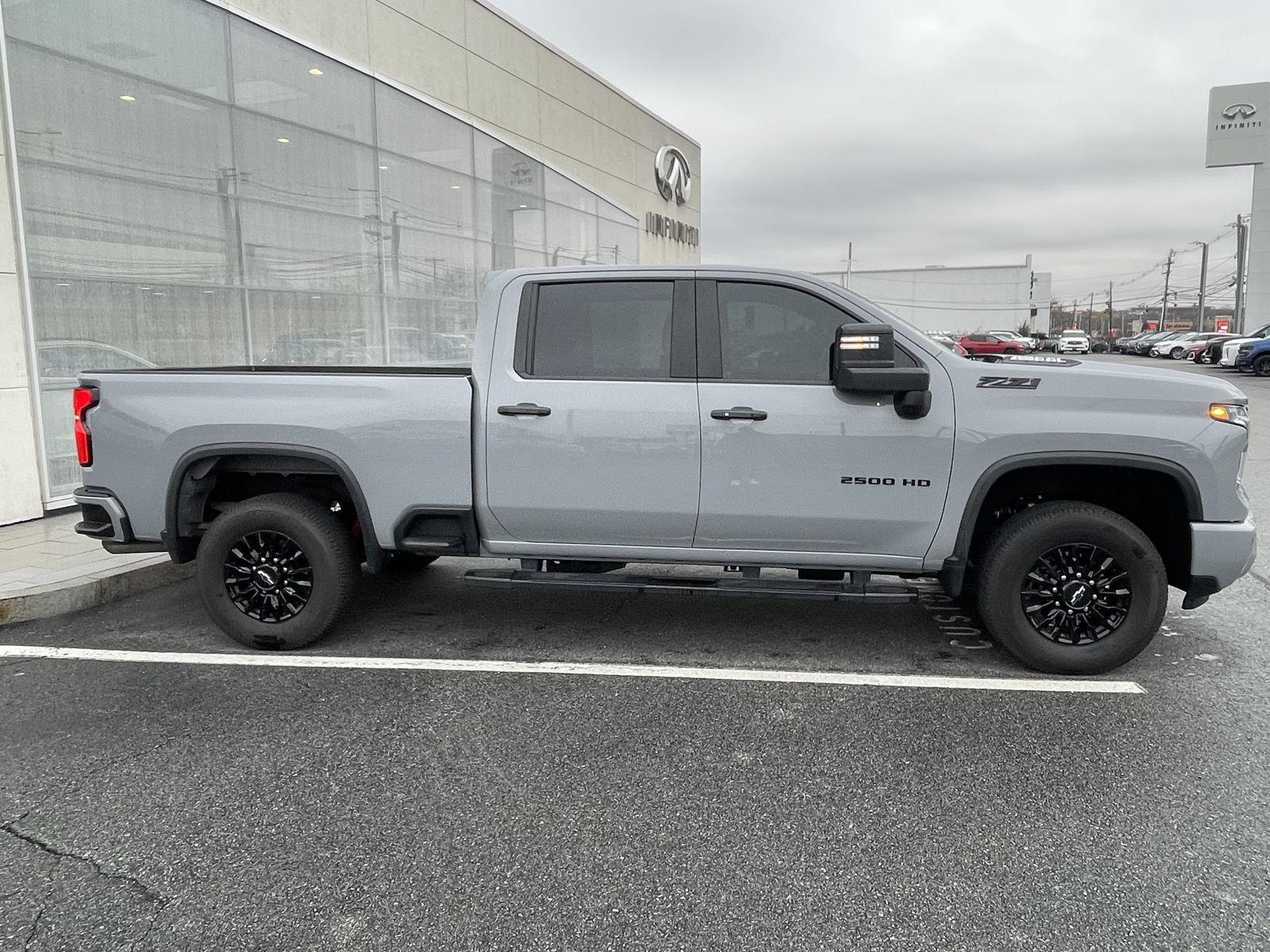 2024 Chevrolet Silverado 2500HD LT photo 3