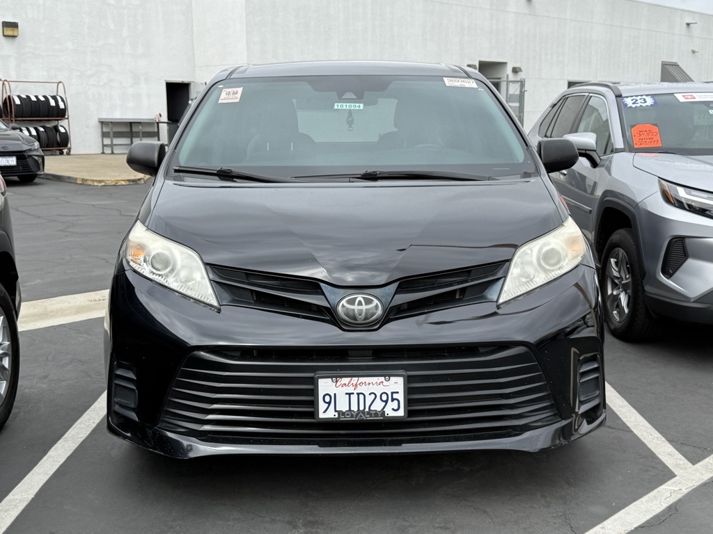 2019 Toyota Sienna L photo 3