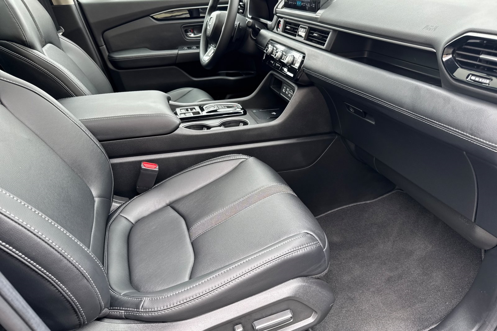 2025 Honda Pilot Touring photo 17