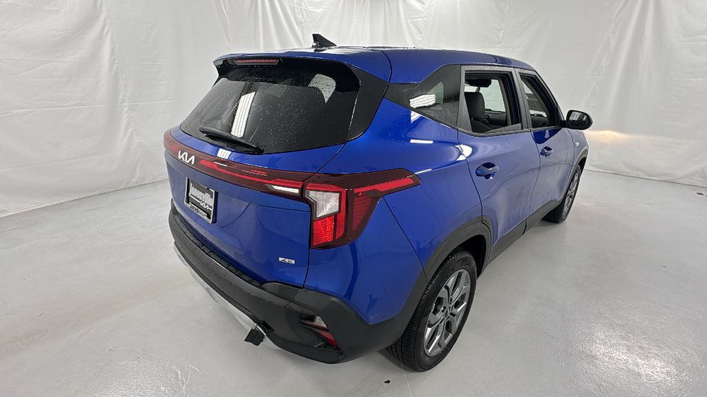 2024 Kia Seltos LX photo 3