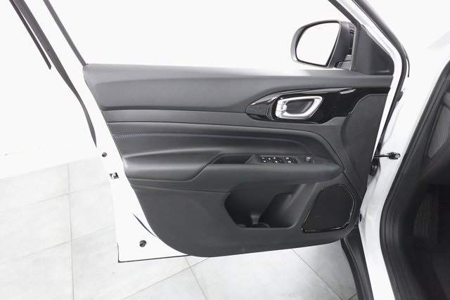 2025 Jeep Compass Latitude photo 9