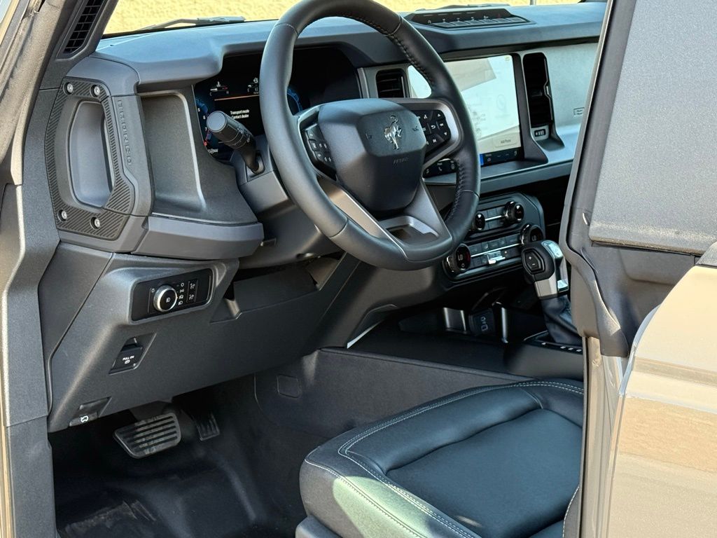 2025 Ford Bronco Badlands photo 8