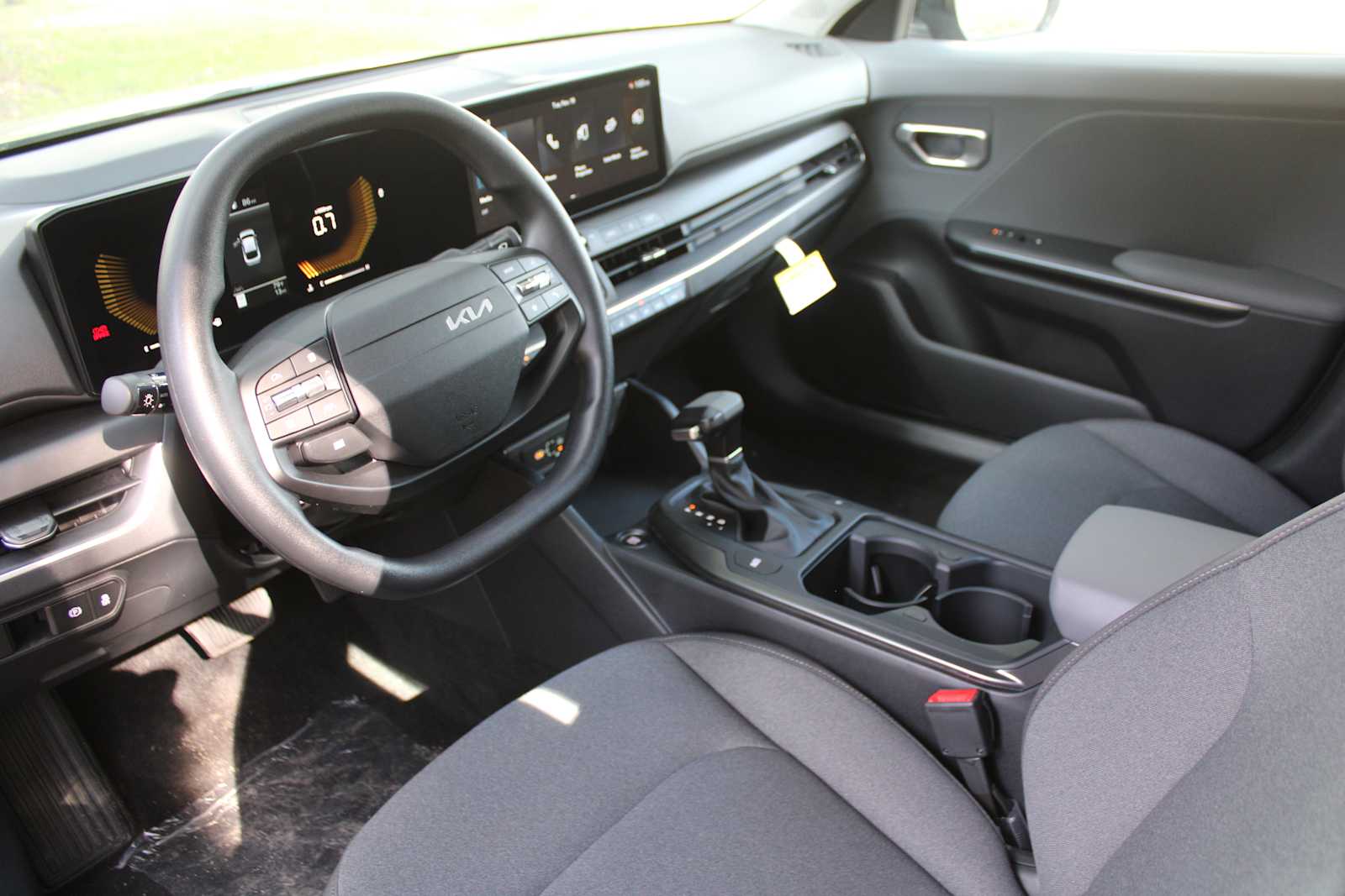 2025 Kia K4 LXS photo 38