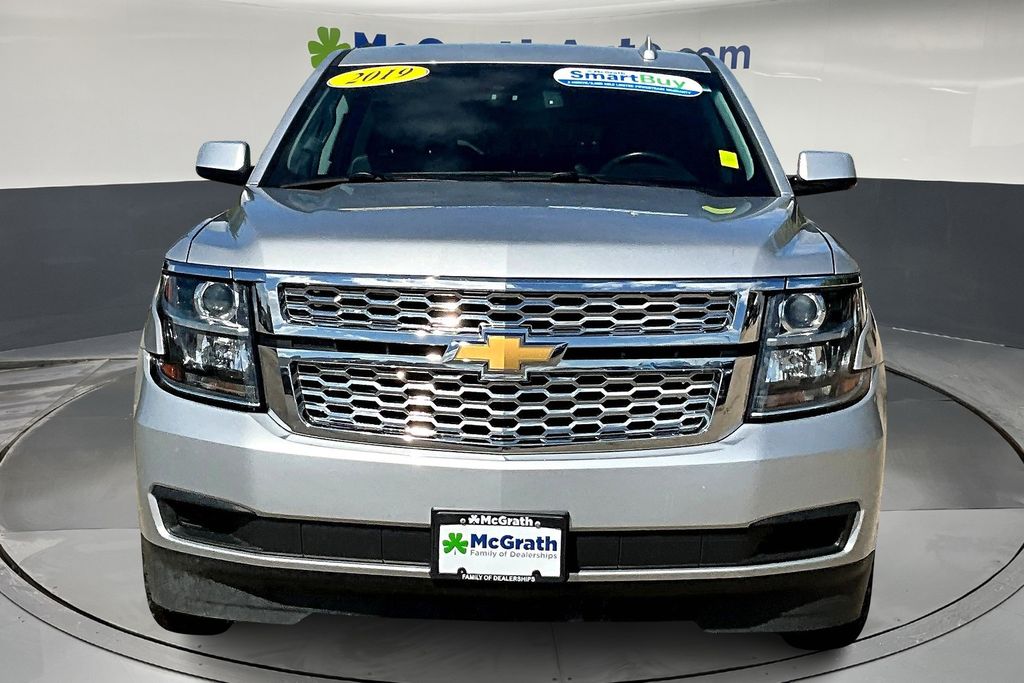 2019 Chevrolet Suburban LT photo 2