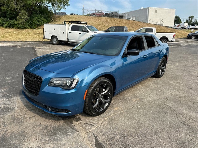 Certified 2022 Chrysler 300 Touring with VIN 2C3CCAAG1NH214492 for sale in Kansas City