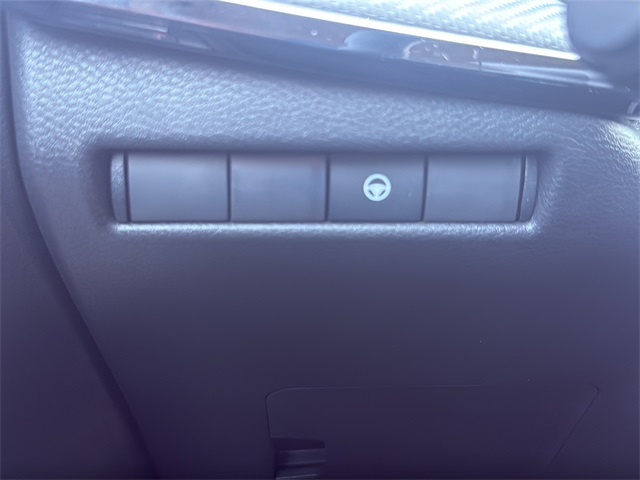 2026 Nissan Kicks SR photo 29