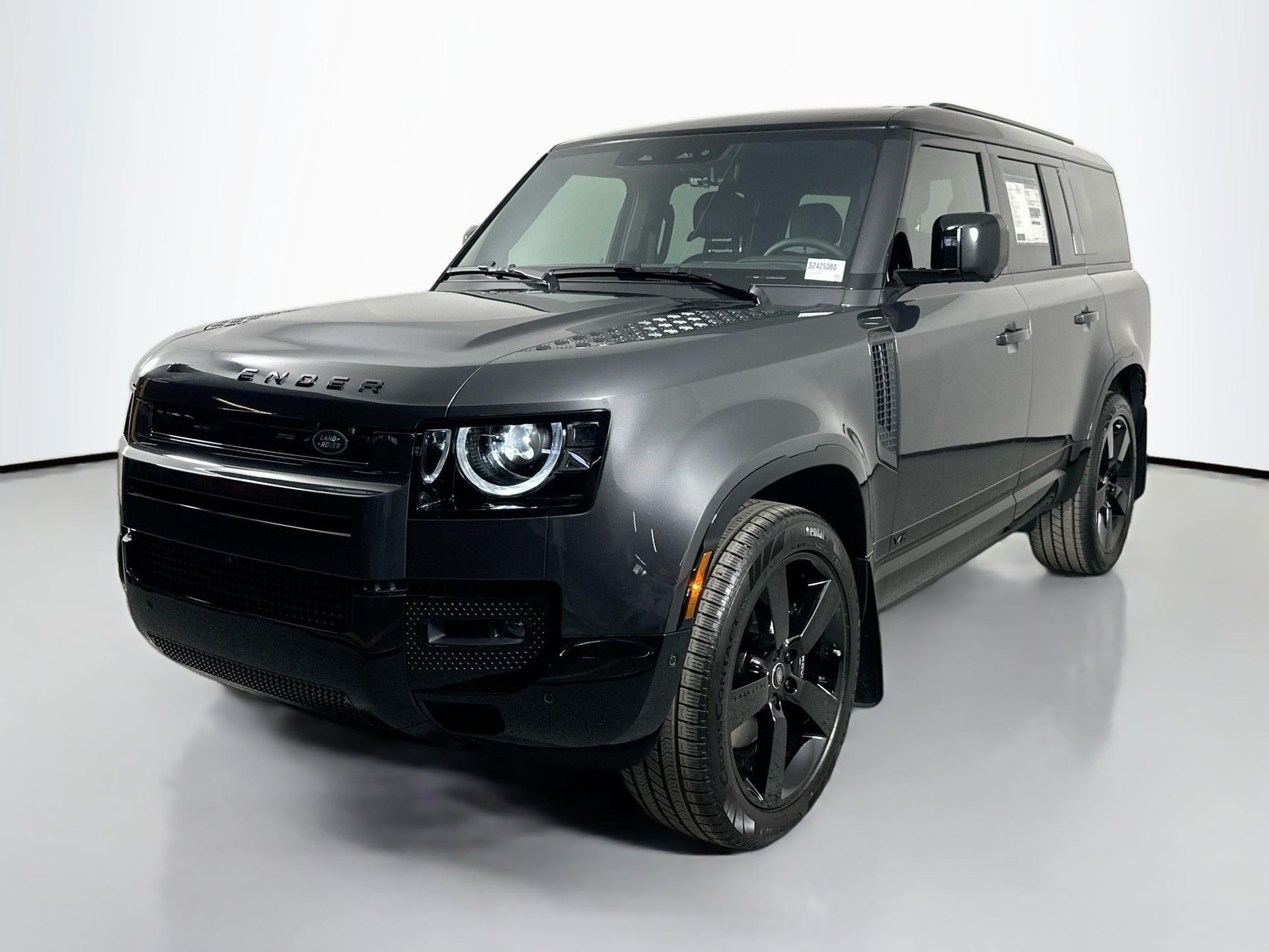 2025 Land Rover Defender V8's photo