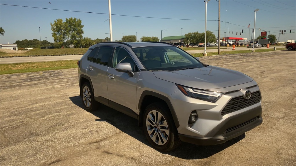 2022 Toyota RAV4 XLE Premium photo 2